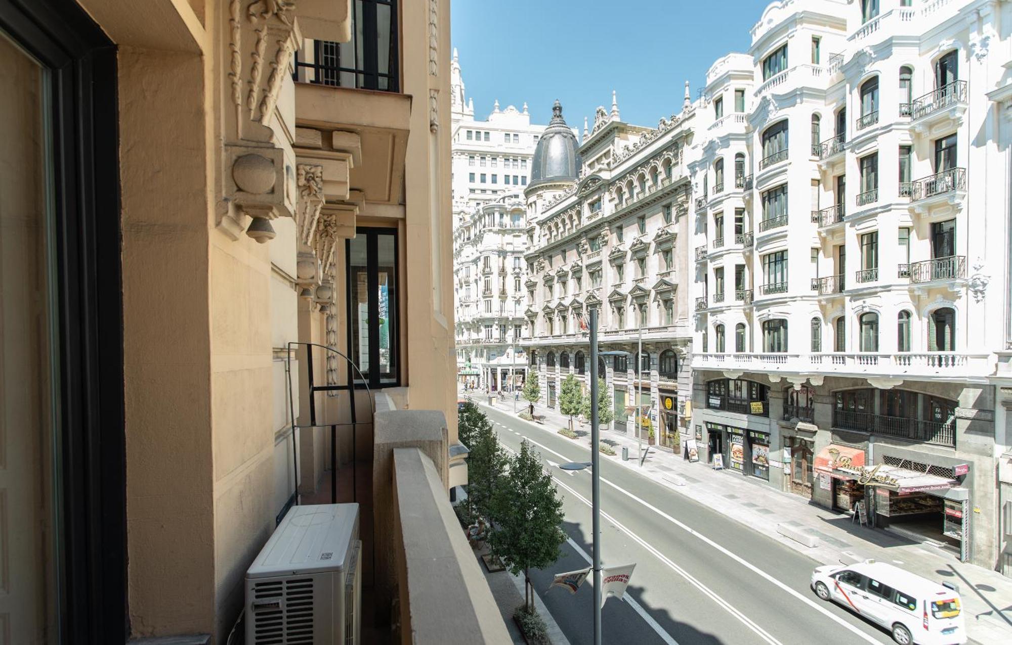 Suites You Gran Via Мадрид Экстерьер фото