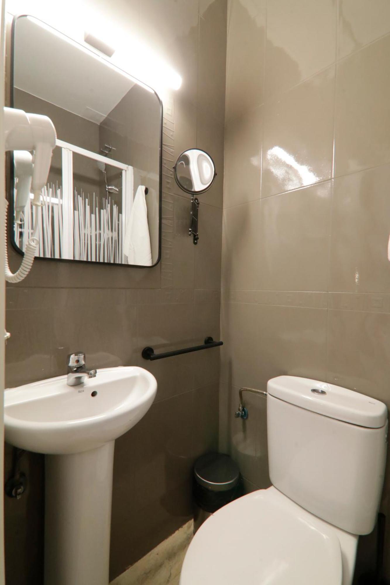 Suites You Gran Via Мадрид Экстерьер фото